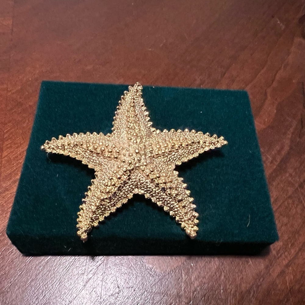 Vintage Monet Textured Gold Tone Starfish Brooch (Never Worn)